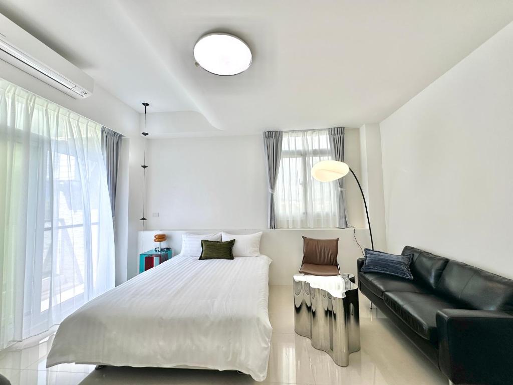 Ένα ή περισσότερα κρεβάτια σε δωμάτιο στο 窩想想 Wo Style Inn 包棟 停車位 & 電動麻將 & 頂樓星星