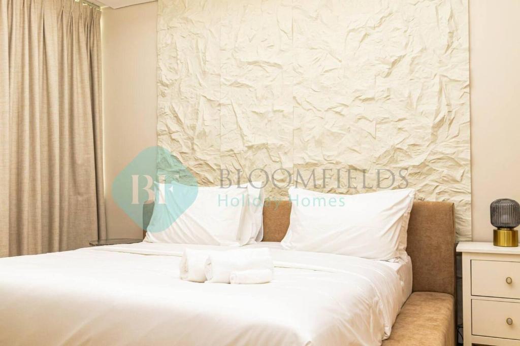 เตียงในห้องที่ Bloomfields Mayan 3br Beach Access Yas Island