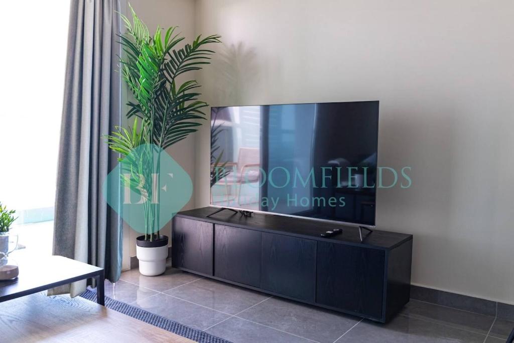 TV a/nebo společenská místnost v ubytování Elegant Studio In Leonardo