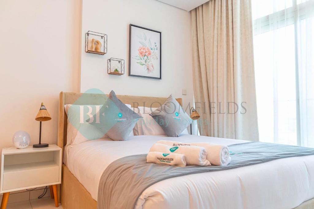 Ένα ή περισσότερα κρεβάτια σε δωμάτιο στο Bloomfields Spacious Stu In Thalassa Beach Front