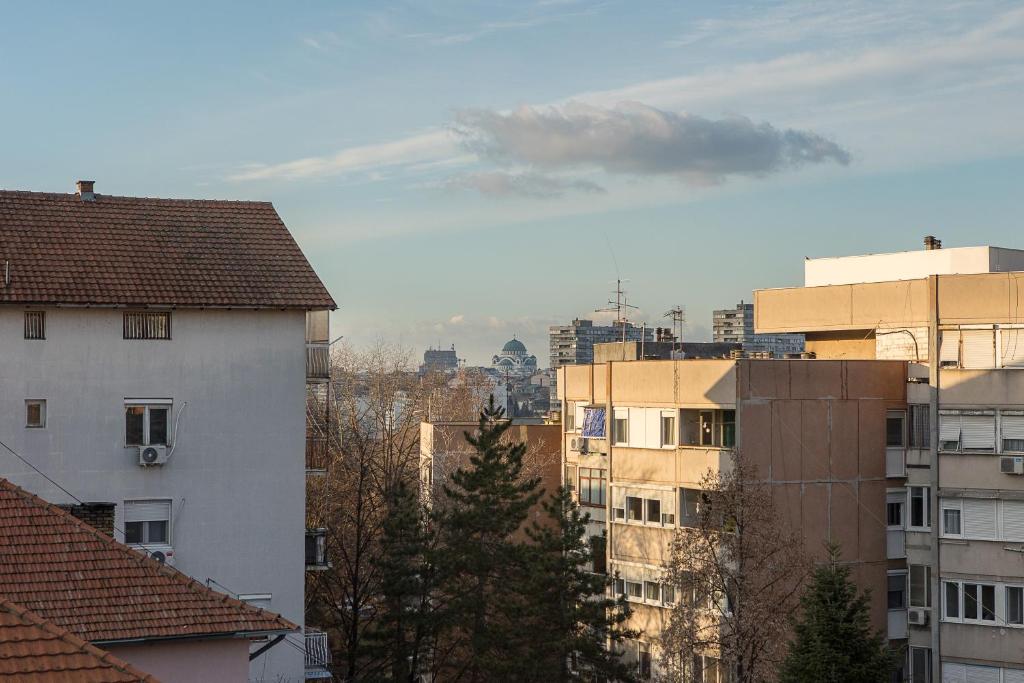 Nespecifikovaný výhled na destinaci Bělehrad nebo výhled na město při pohledu z apartmánu