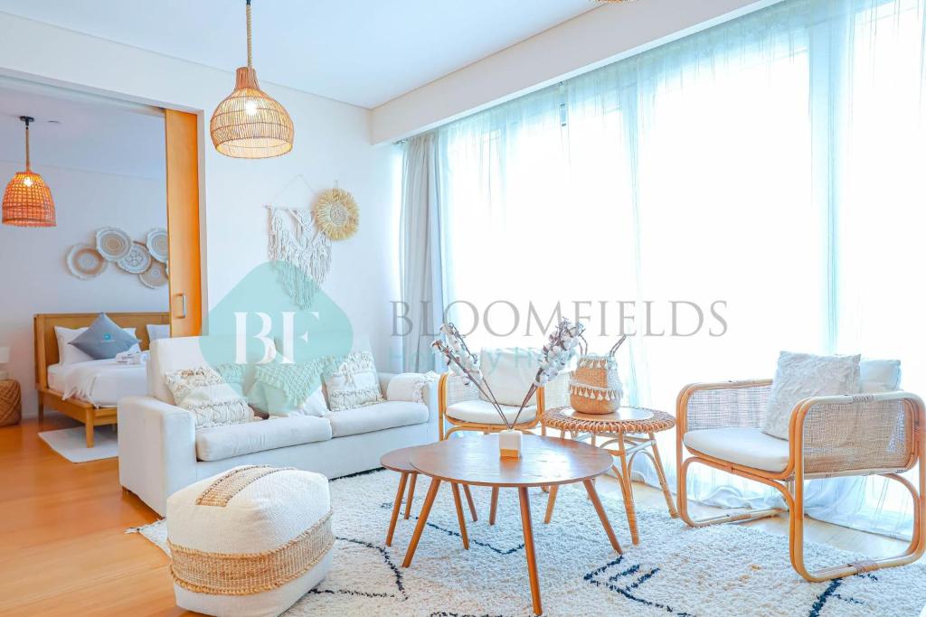 Ένα ή περισσότερα κρεβάτια σε δωμάτιο στο Bloomfields Adorable 1br In Raha Beach Access