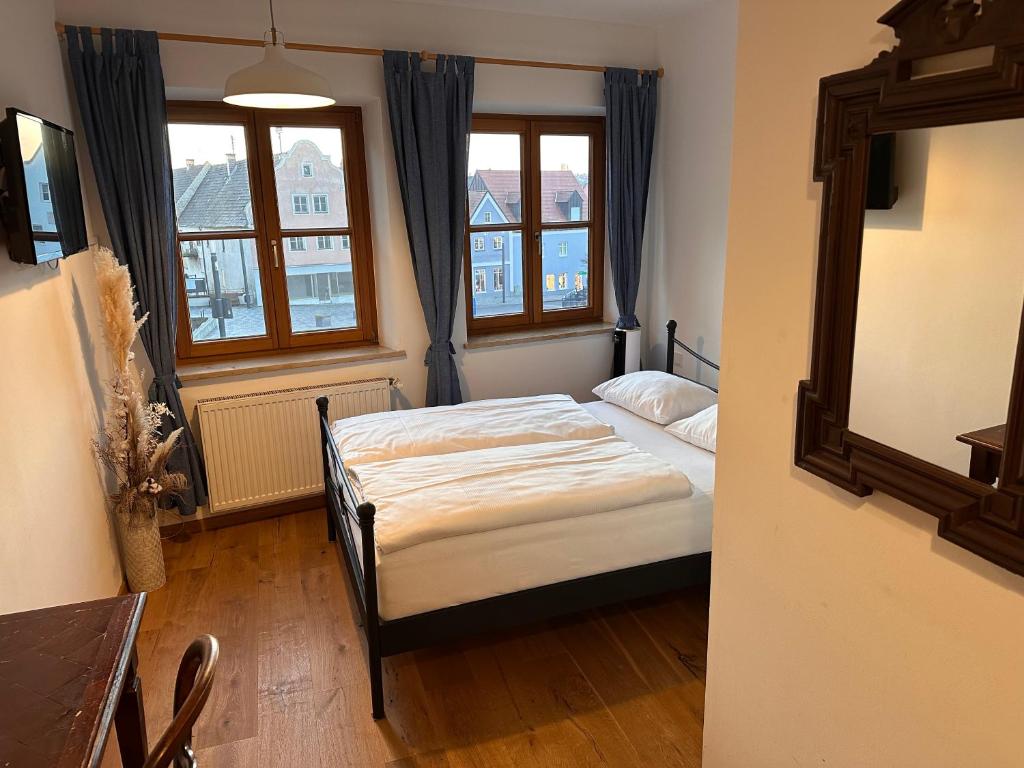 Postel nebo postele na pokoji v ubytování Gasthof Zur Post