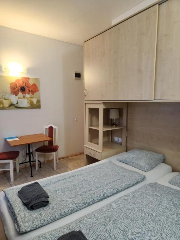 Postel nebo postele na pokoji v ubytování Borbarátok Háza