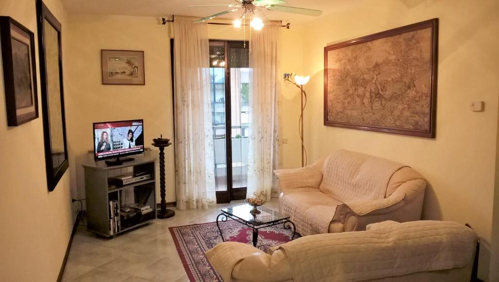 A television and/or entertainment centre at Assisi Casa degli Angeli