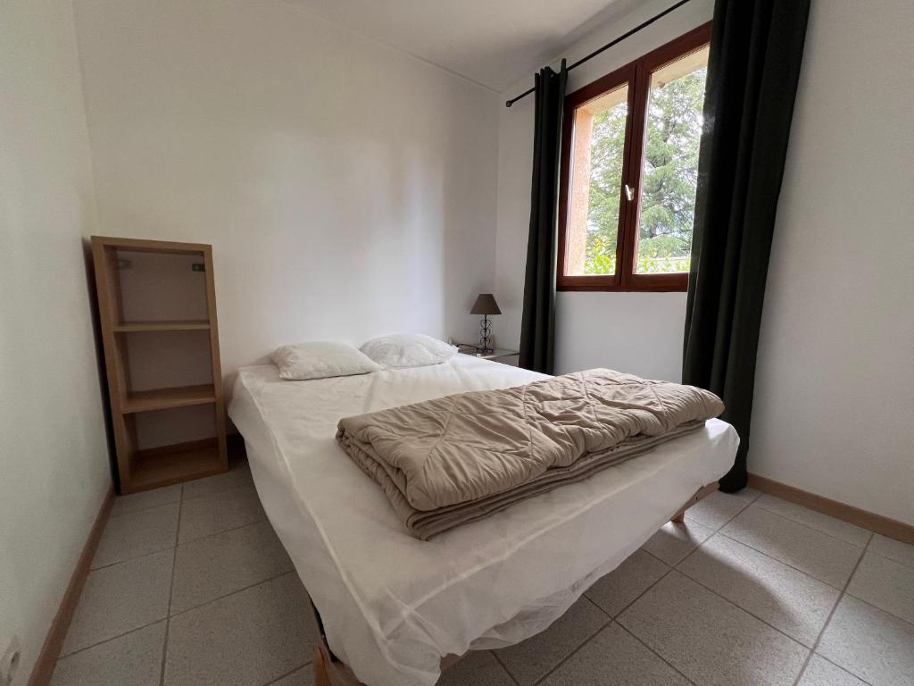 Postel nebo postele na pokoji v ubytování Camping de la Lyre