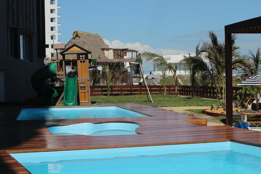 Bazén v ubytování Hotel Punta Azul nebo v jeho okolí