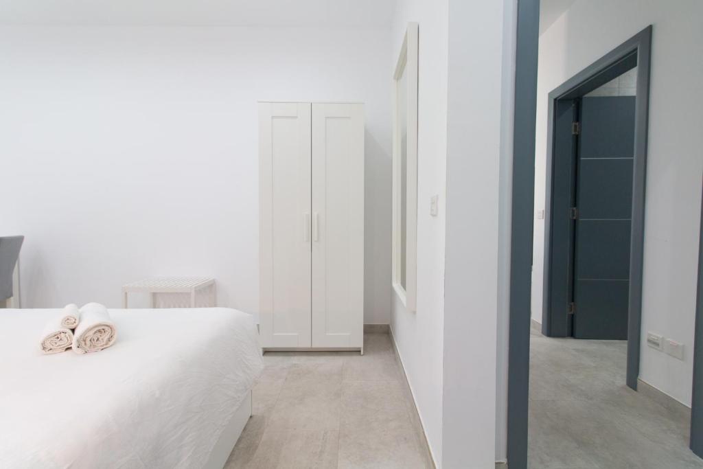 Postel nebo postele na pokoji v ubytování Sandstone Apartment 19