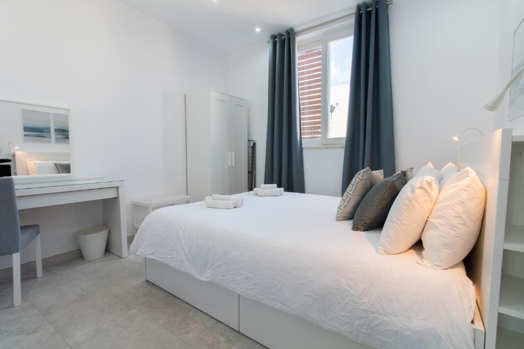 Postel nebo postele na pokoji v ubytování Sandstone Apartment 19