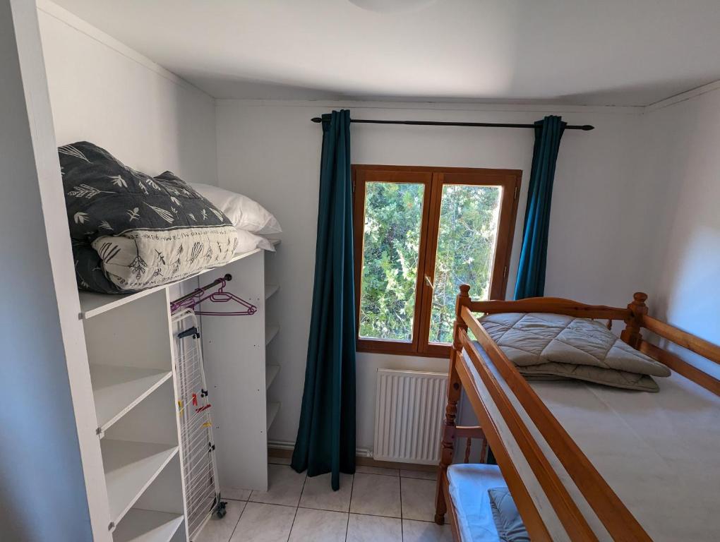 Postel nebo postele na pokoji v ubytování Camping de la Lyre