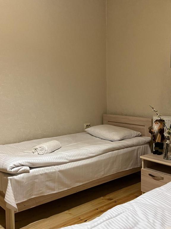 Letto o letti in una camera di Mestia Rooms