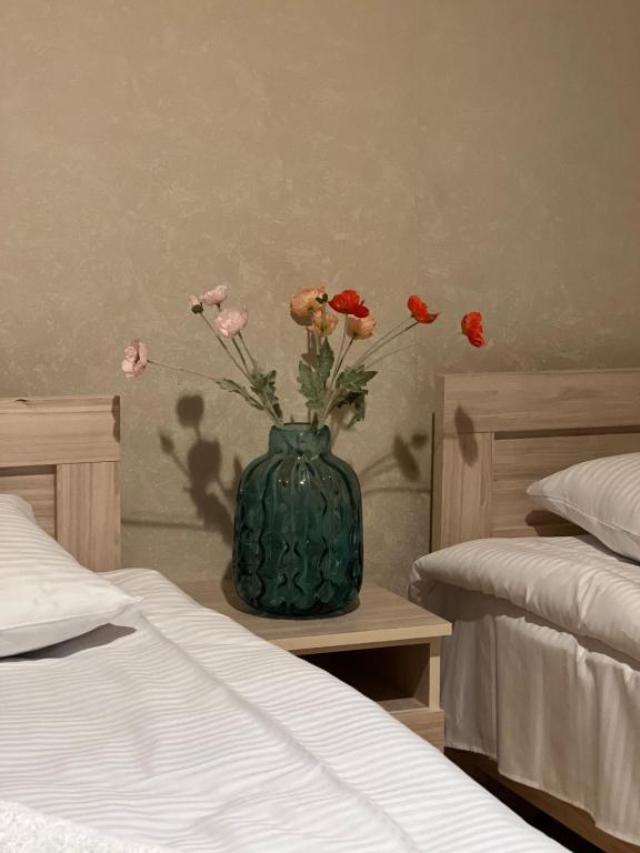 Letto o letti in una camera di Mestia Rooms