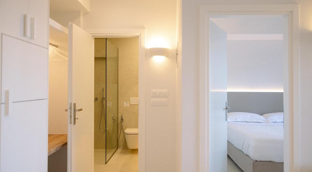 A bed or beds in a room at Myrto Homes Lefkada Agios Nikitas Greece