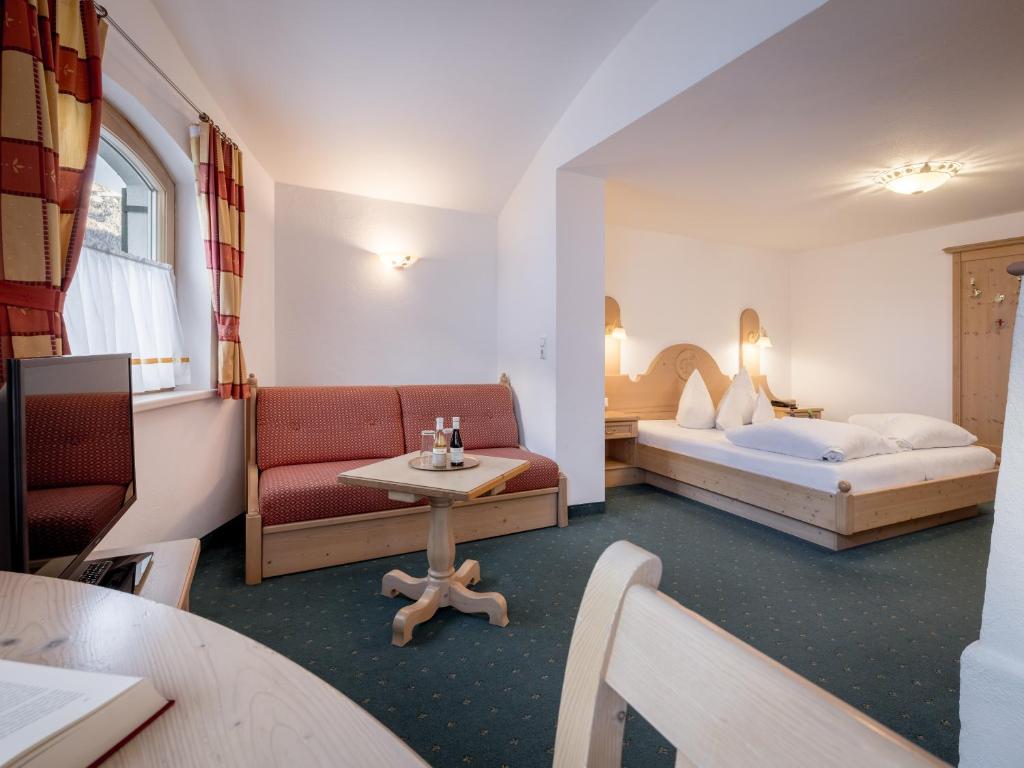 Postel nebo postele na pokoji v ubytování Hotel Garni Europa