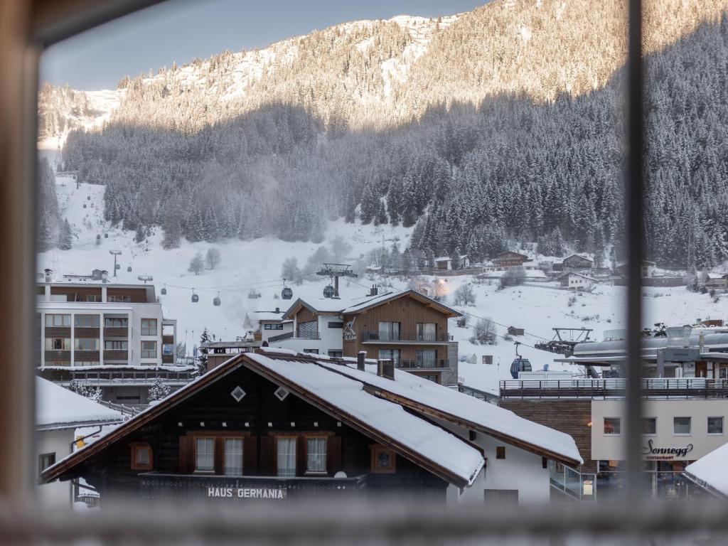 Nespecifikovaný výhled na hory nebo výhled na hory při pohledu z hotelu
