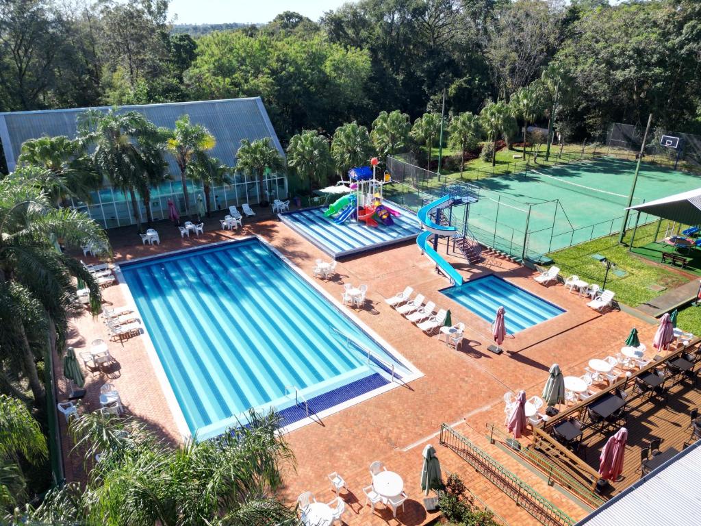 Bazén v ubytování Hotel Nacional Inn Foz do Iguaçu nebo v jeho okolí