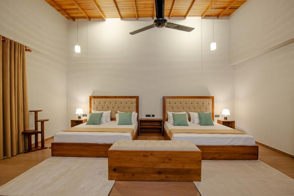 Postel nebo postele na pokoji v ubytování Ivory Resort Dikwella