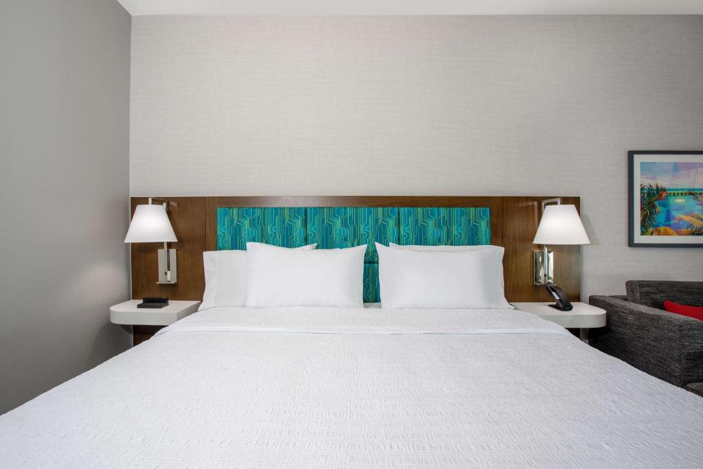 Postel nebo postele na pokoji v ubytování Hampton Inn By Hilton Ocoee Orlando