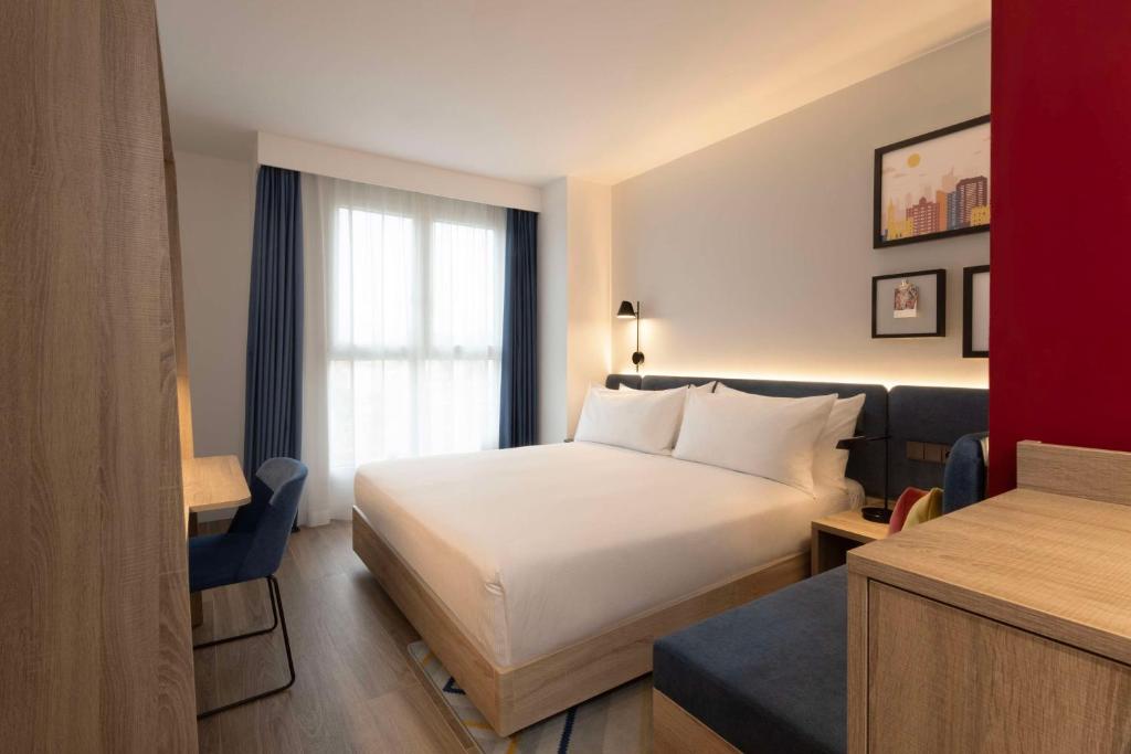 Hampton By Hilton Malaga Martiricos - Resim 15