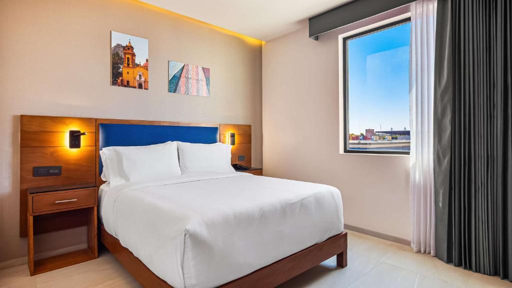 Postel nebo postele na pokoji v ubytování Hampton By Hilton Queretaro Juriquilla