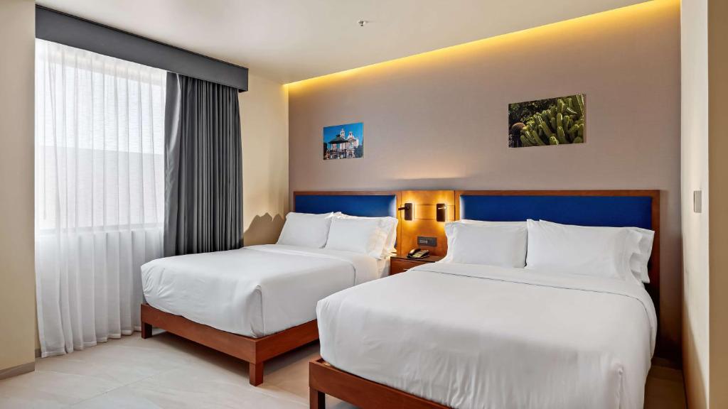 Postel nebo postele na pokoji v ubytování Hampton By Hilton Queretaro Juriquilla