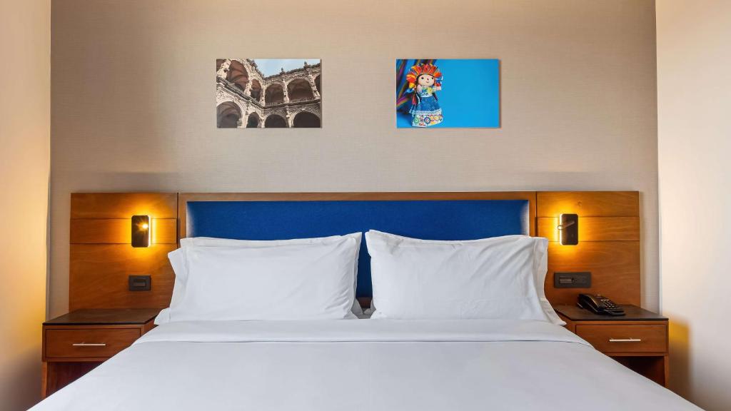 Postel nebo postele na pokoji v ubytování Hampton By Hilton Queretaro Juriquilla