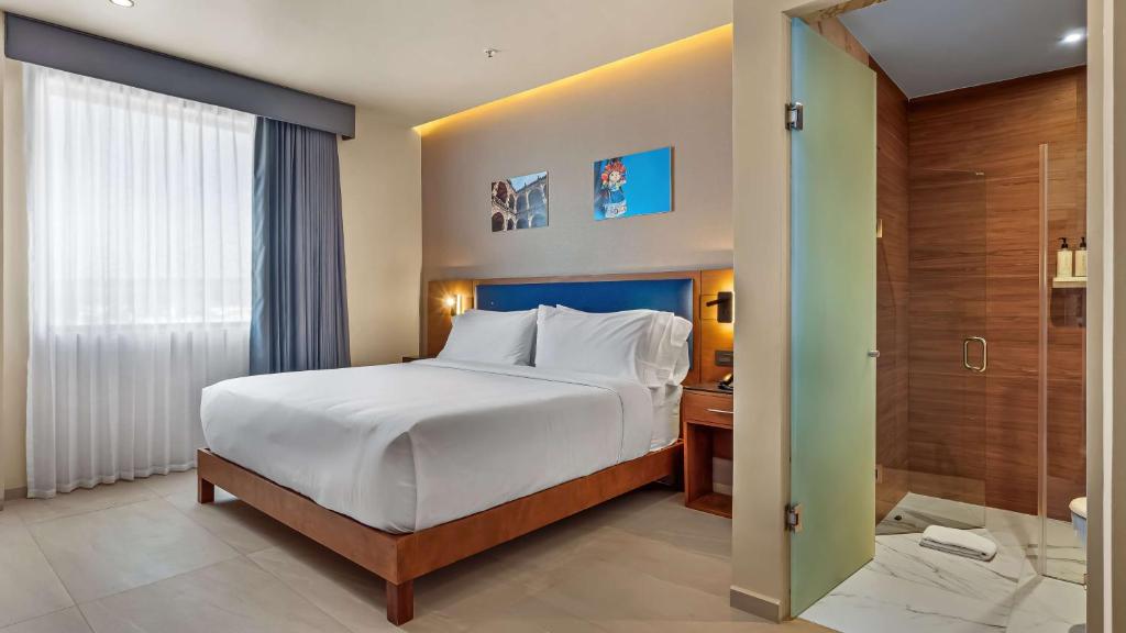 Postel nebo postele na pokoji v ubytování Hampton By Hilton Queretaro Juriquilla