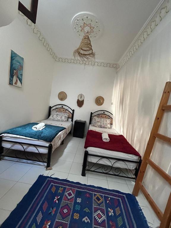 Voodi või voodid majutusasutuse Idriss Tamraght Surfhostel toas