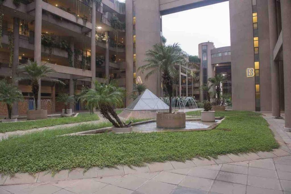 Zahrada ubytování Loft in Siwar-Zouk- 2 minutes from hotel Le Royal-Dbayeh- by car