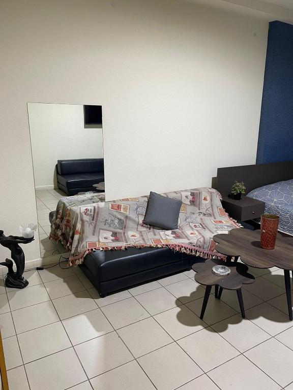 Postel nebo postele na pokoji v ubytování Loft in Siwar-Zouk- 2 minutes from hotel Le Royal-Dbayeh- by car