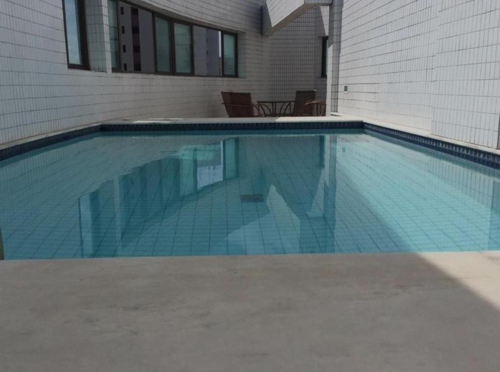 A piscina localizada em Flat Jaqueira Experience ou nos arredores
