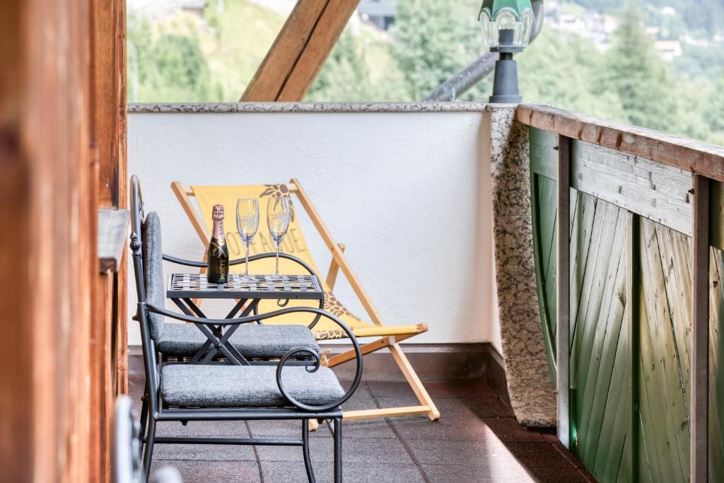 Rõdu või terrass majutusasutuses Hotel Edelweiß-Schlössl