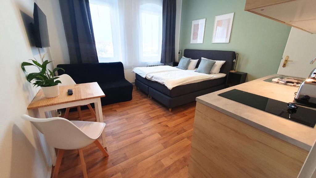 Postel nebo postele na pokoji v ubytování Good Stay Aparthotel mit kostenlosen Parkplätzen