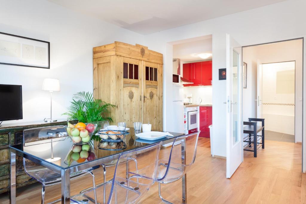 a kitchen and dining room with a glass table and chairs at The Maybach - rooftop living XBerg, 1BR, 1 living room, group & family friendly, 2 - 4 Guests in Berlin