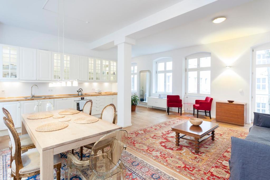 Lofty Torstr Apartments, 4 unique units from 1-3 bedrooms in Mitte, ideal for families & groups, from 2 up to 8 Guests - 3