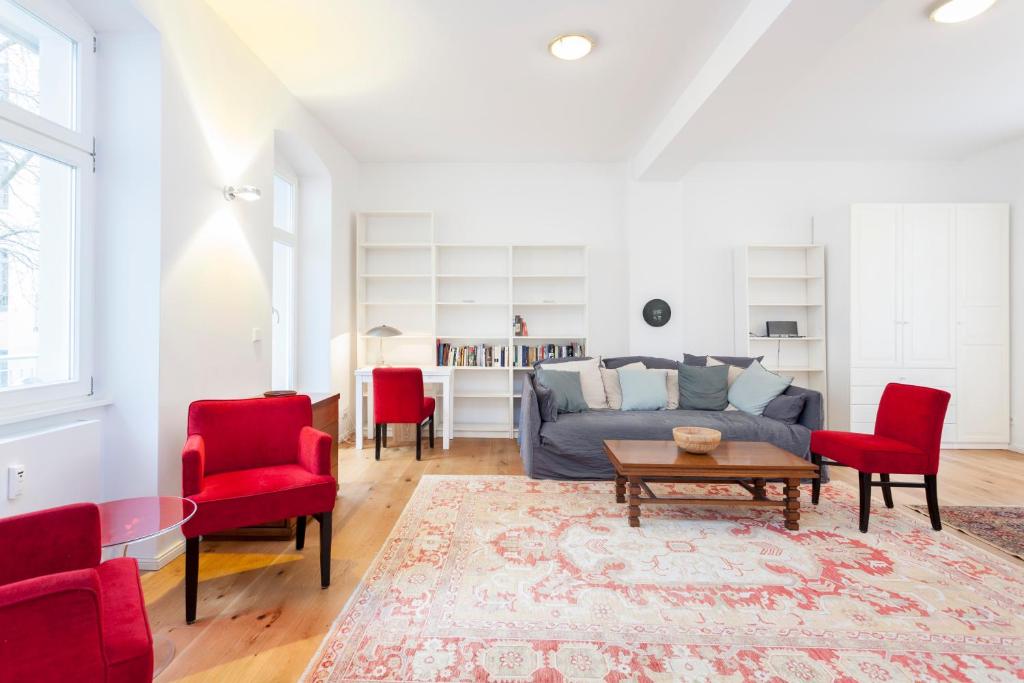 Lofty Torstr Apartments, 4 unique units from 1-3 bedrooms in Mitte, ideal for families & groups, from 2 up to 8 Guests - 4