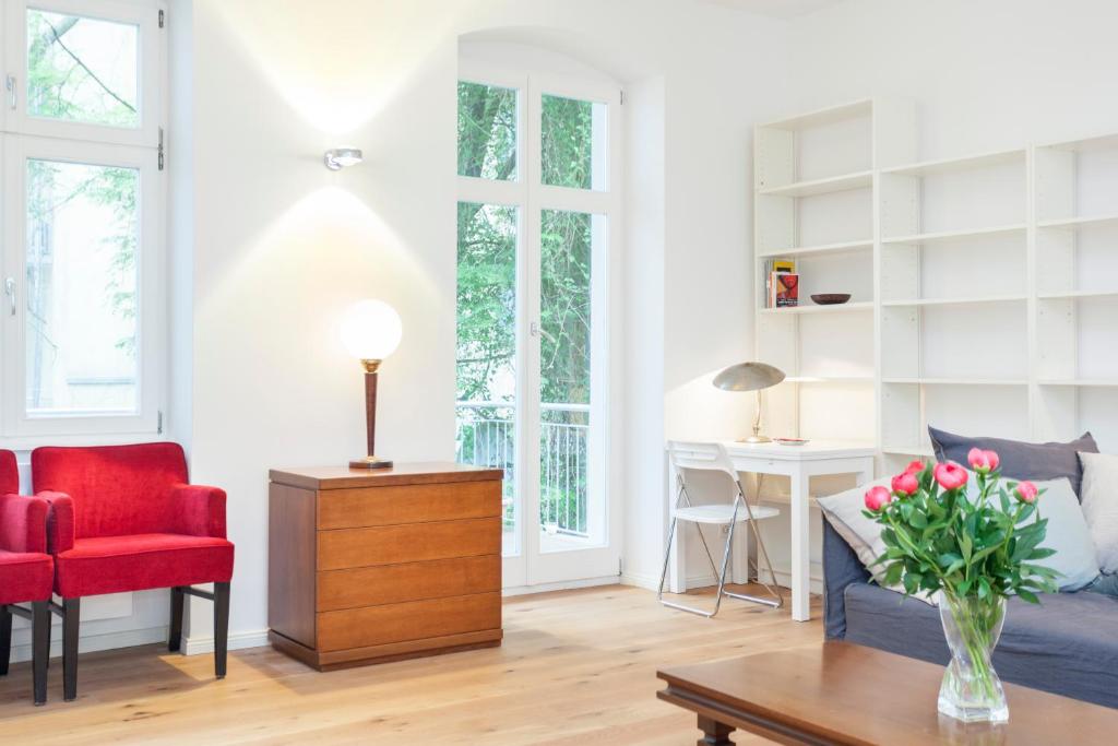 Lofty Torstr Apartments, 4 unique units from 1-3 bedrooms in Mitte, ideal for families & groups, from 2 up to 8 Guests - 5