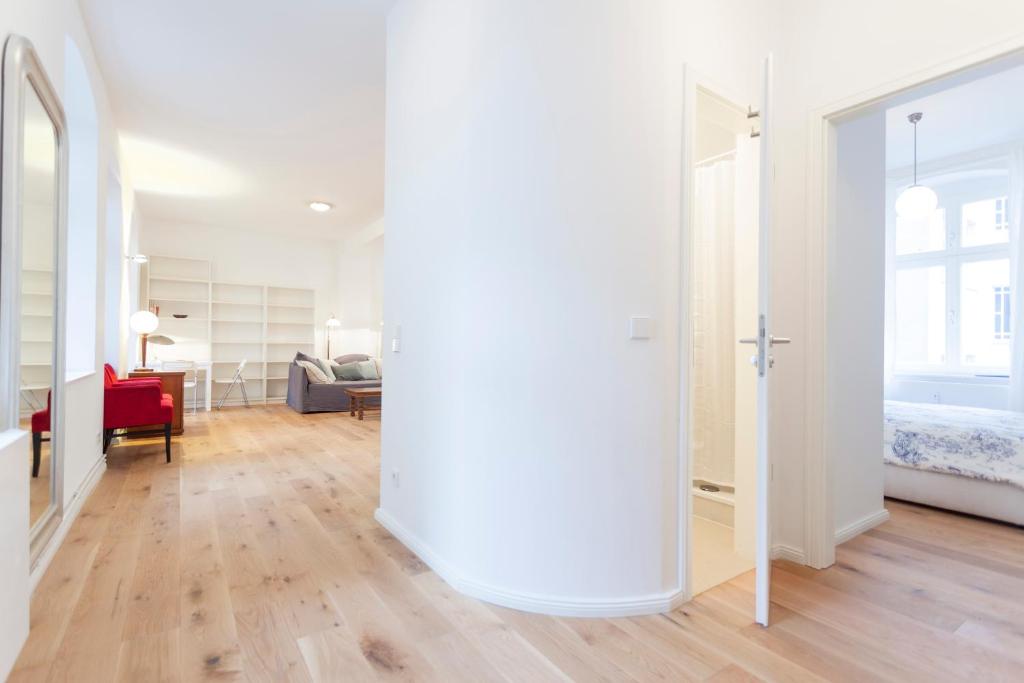 Lofty Torstr Apartments, 4 unique units from 1-3 bedrooms in Mitte, ideal for families & groups, from 2 up to 8 Guests - 6