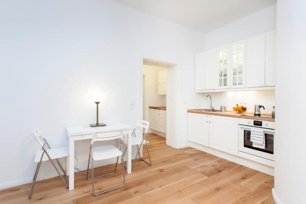 Lofty Torstr Apartments, 4 unique units from 1-3 bedrooms in Mitte, ideal for families & groups, from 2 up to 8 Guests - 11