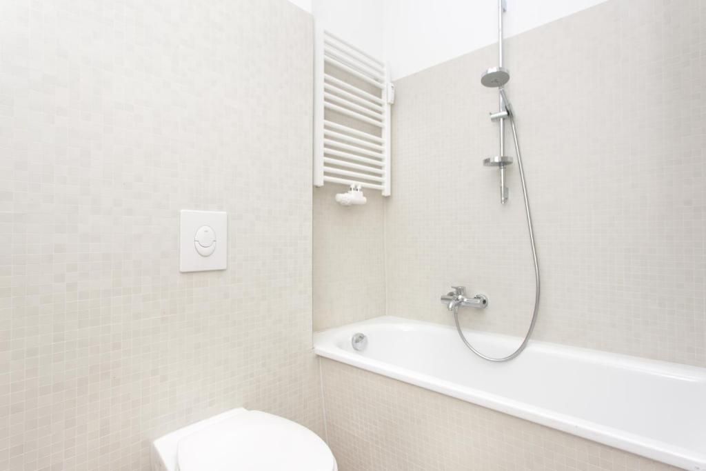 Lofty Torstr Apartments, 4 unique units from 1-3 bedrooms in Mitte, ideal for families & groups, from 2 up to 8 Guests - 12