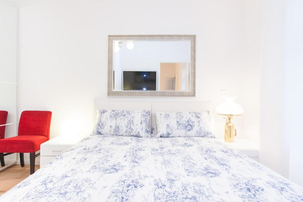 Lofty Torstr Apartments, 4 unique units from 1-3 bedrooms in Mitte, ideal for families & groups, from 2 up to 8 Guests - 13