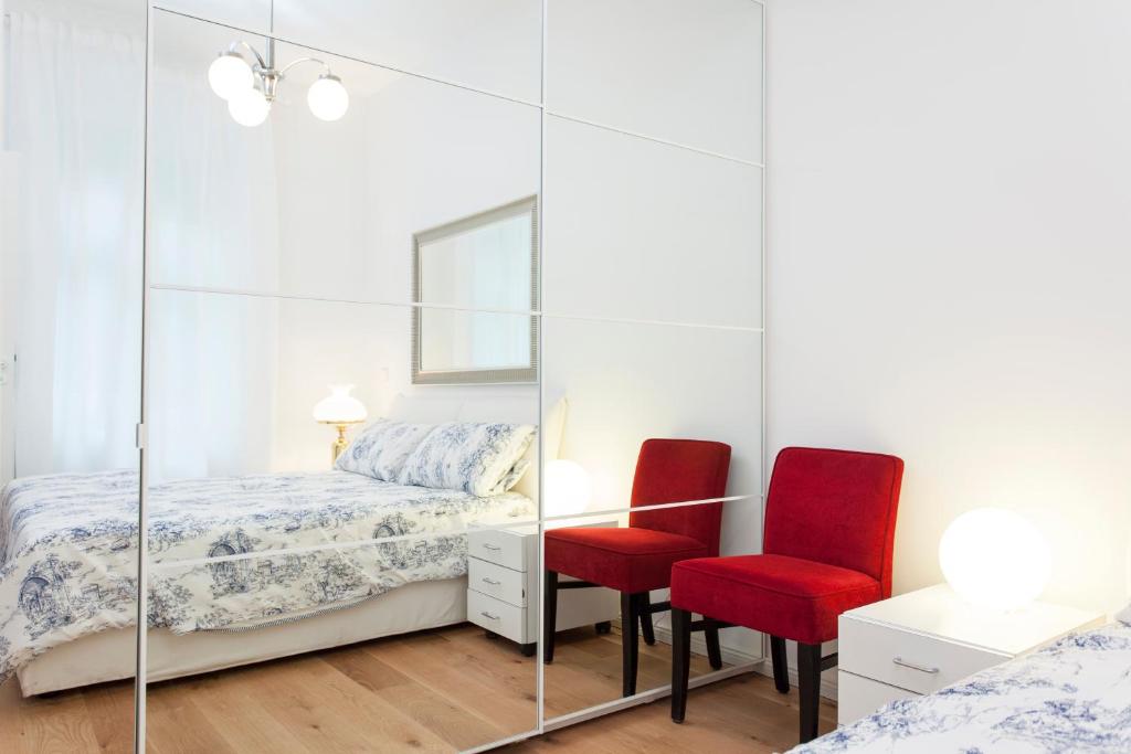 Lofty Torstr Apartments, 4 unique units from 1-3 bedrooms in Mitte, ideal for families & groups, from 2 up to 8 Guests - 15