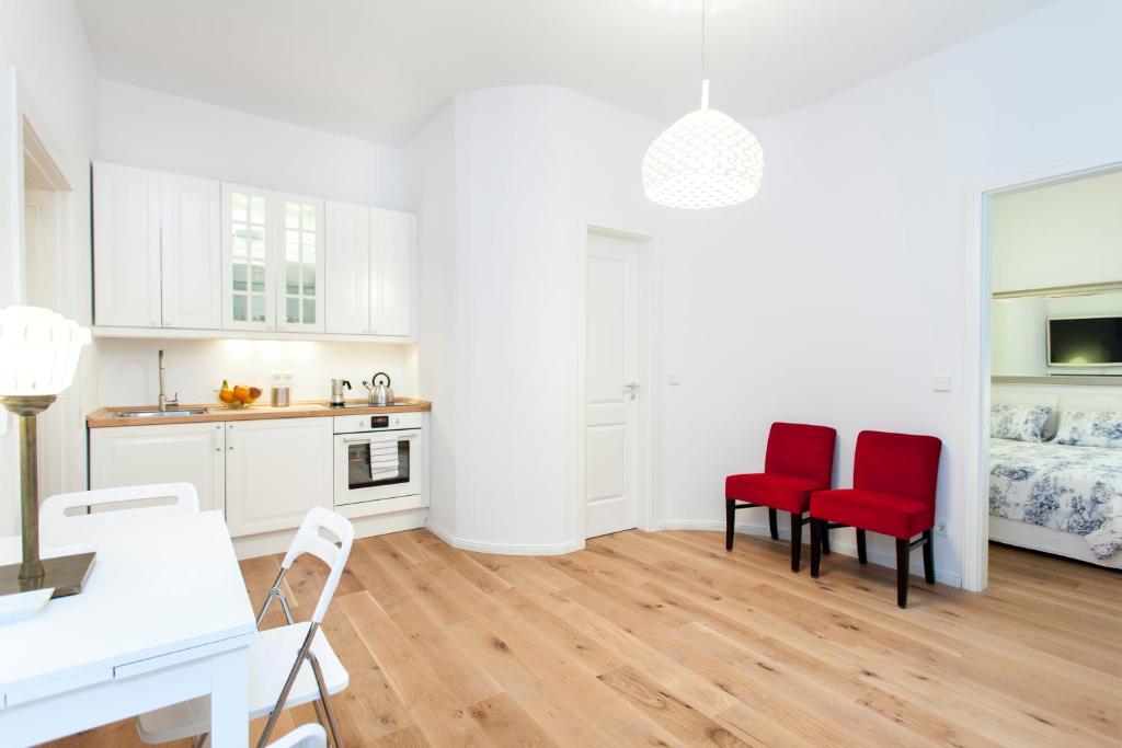 Lofty Torstr Apartments, 4 unique units from 1-3 bedrooms in Mitte, ideal for families & groups, from 2 up to 8 Guests - 19