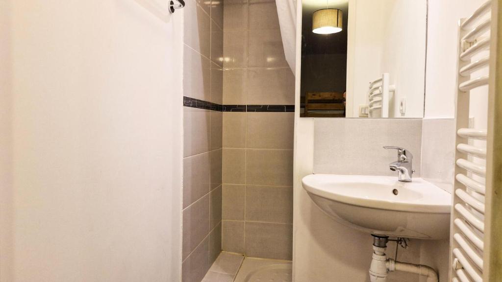 Kúpeľňa v ubytovaní Résidence Les Pleiades - Appartement rénové · Centre station · Balcon · Parking couvert MAE-8234
