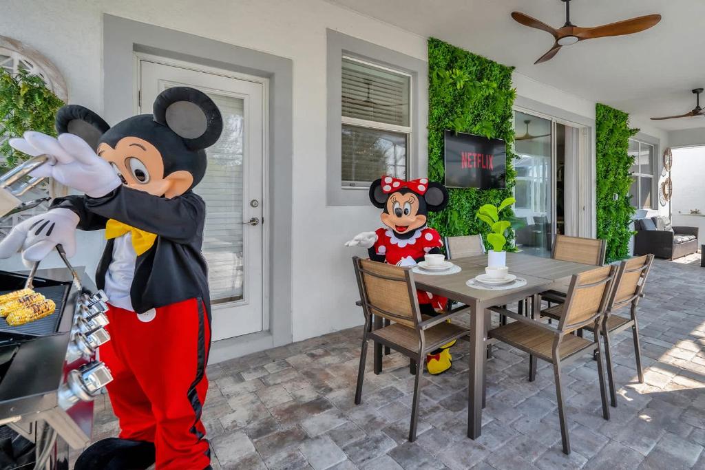Fotografie z fotogalerie ubytování Upstay 9BR Villa w Pool & Cinema - Epic Universe v destinaci Davenport