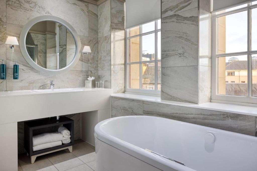 Doubletree by Hilton Edinburgh City Centre - Resim 37