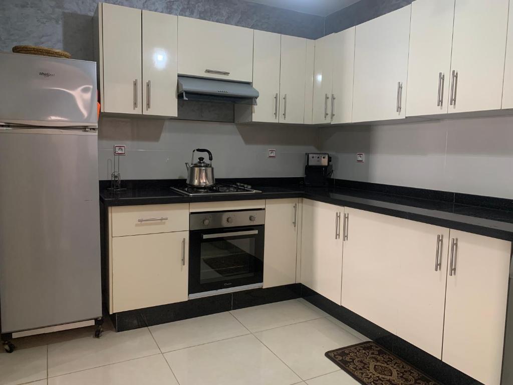Kuchyň nebo kuchyňský kout v ubytování Appartement Vue Piscine et Mer