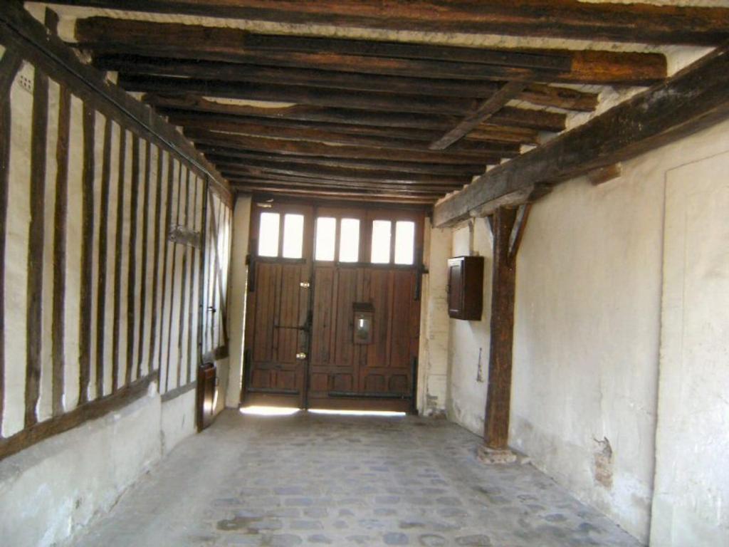 Auberge médiévale à Houdan avec jardin clos, animaux acceptés, WiFi et parking sécurisé - FR-1-527-79 - Vakantiehuis