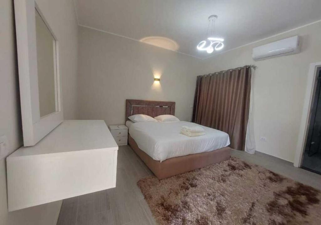 Postel nebo postele na pokoji v ubytování Private 2BR Apartment with Private Heated Pool at Bali D3