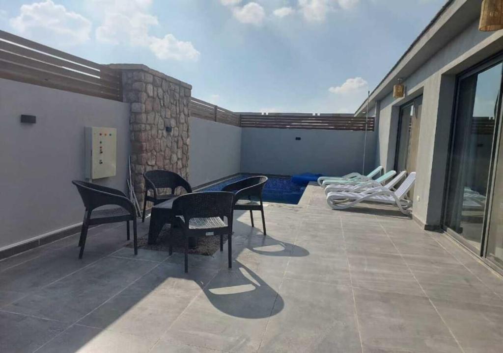Posezení v ubytování Private 2BR Apartment with Private Heated Pool at Bali D3